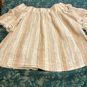 Pretty light weight short sleeve blouse